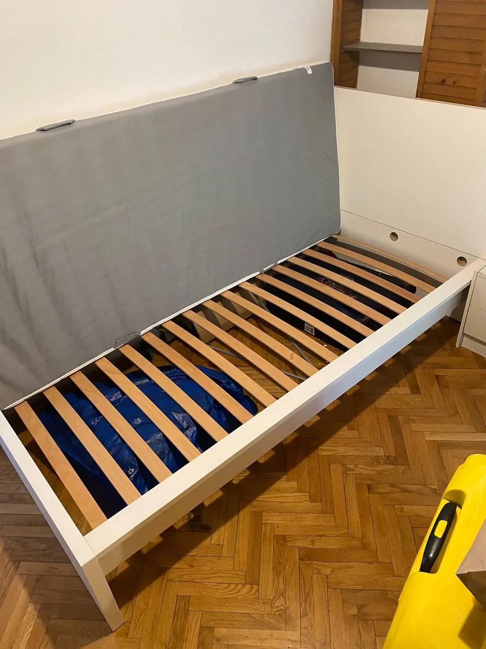 Кровать и часы IKEA, Душановац 2
