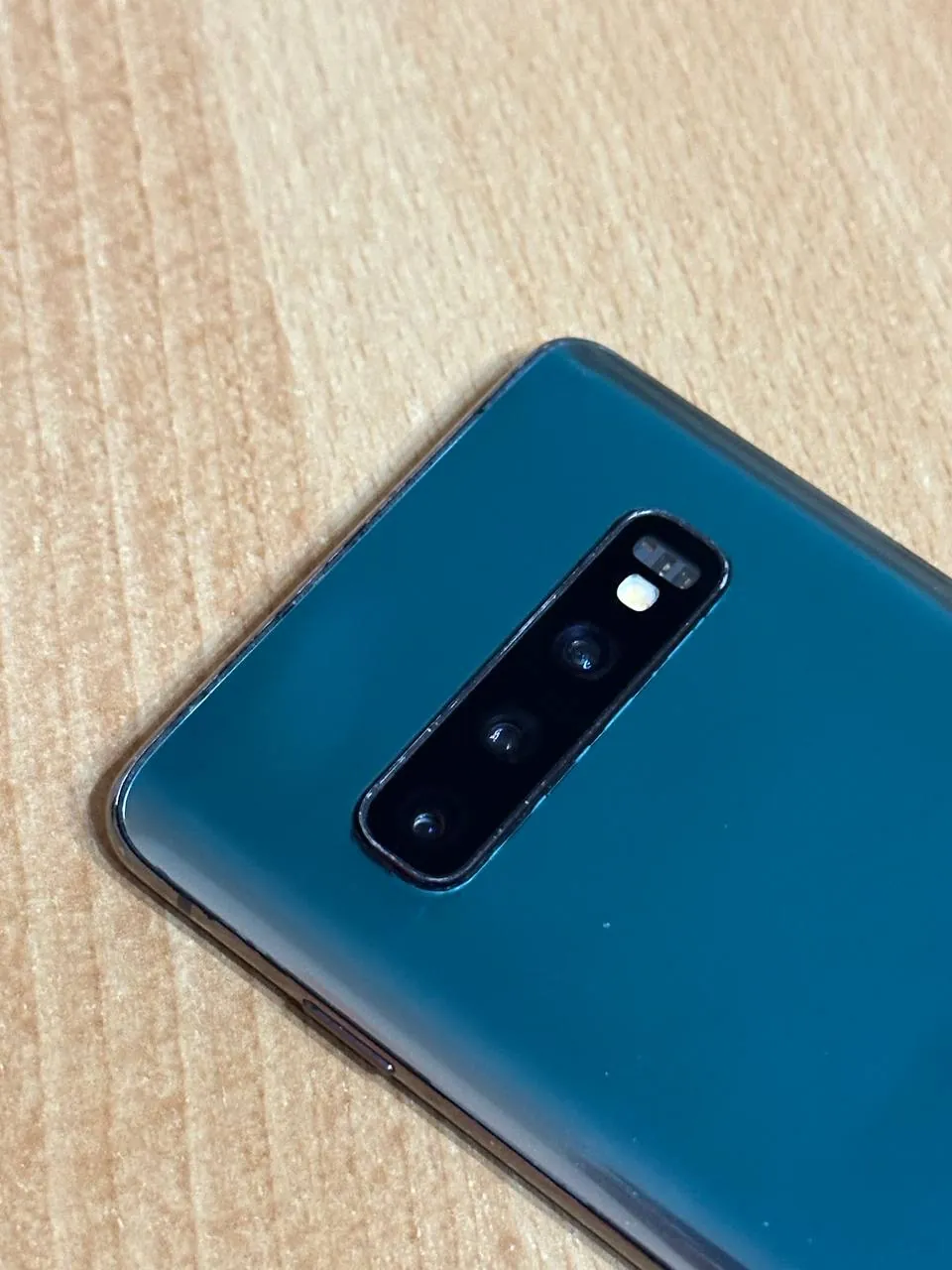 Samsung Galaxy S10 64 ГБ 4