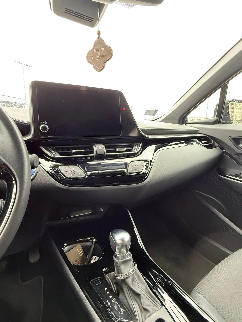 Toyota C-HR 2.0 Hybrid 2022 с зимним комплектом Белград 5