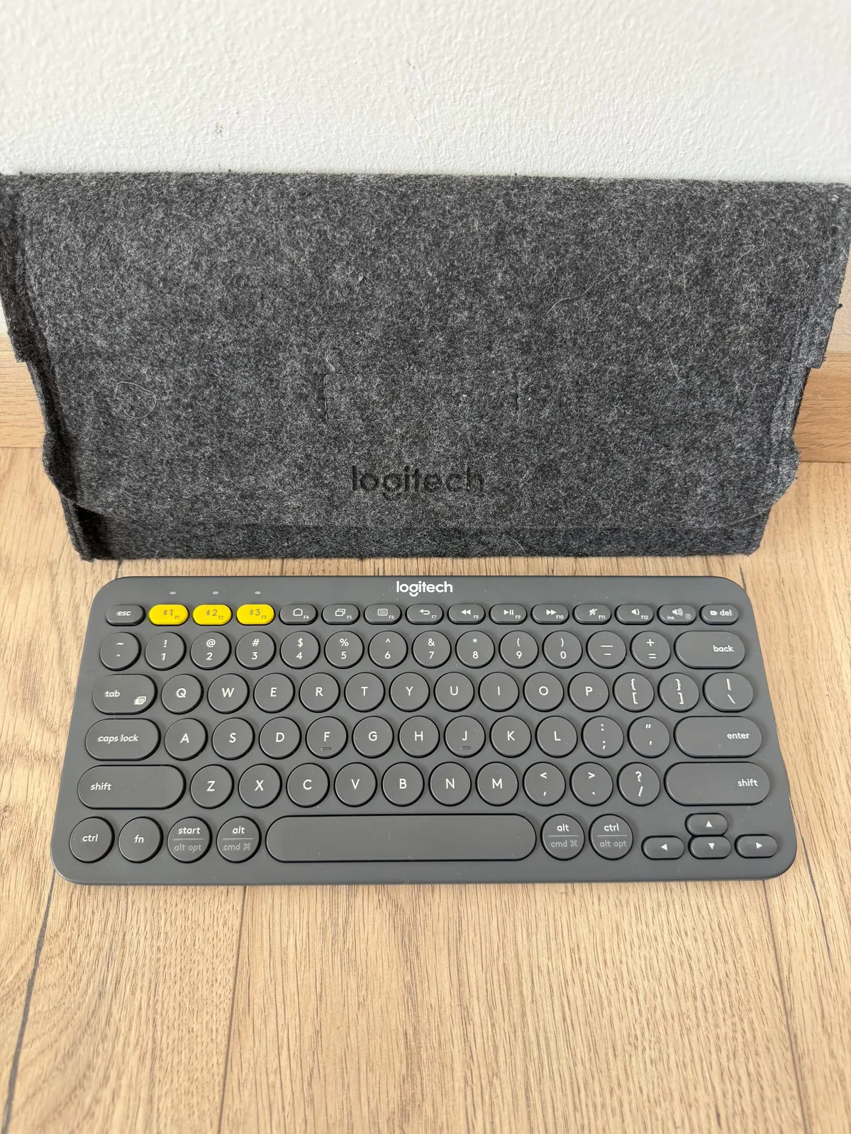 Клавиатура Logitech K380 Bluetooth с фетровым чехлом 2