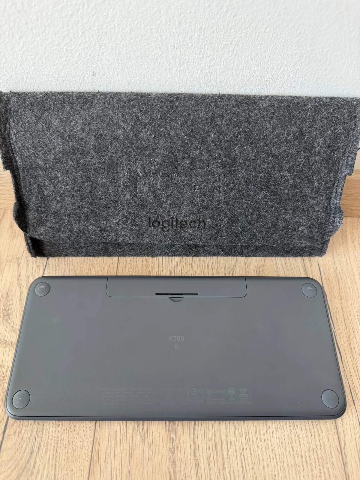 Клавиатура Logitech K380 Bluetooth с фетровым чехлом 3