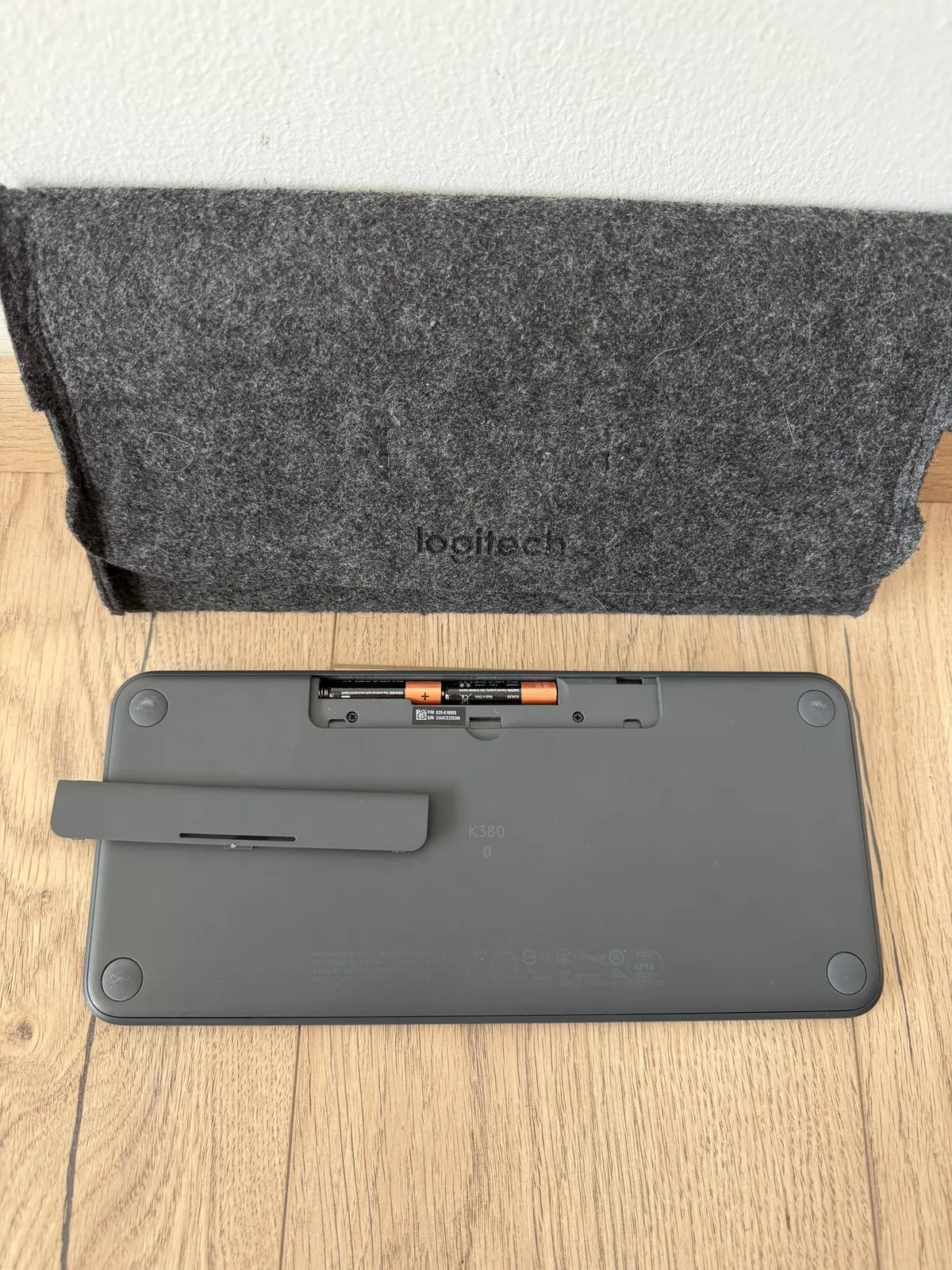 Клавиатура Logitech K380 Bluetooth с фетровым чехлом 4
