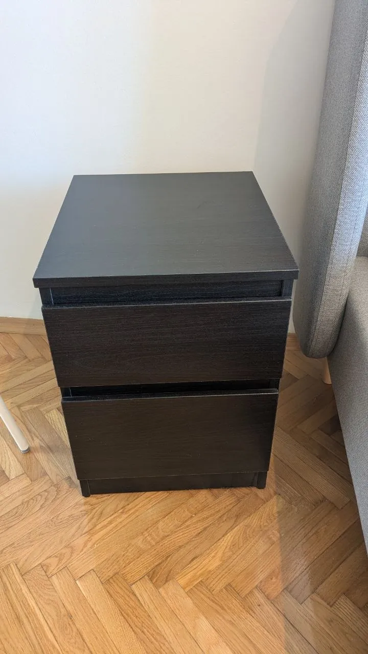 Робот-пылесос вентилятор и мебель IKEA 7