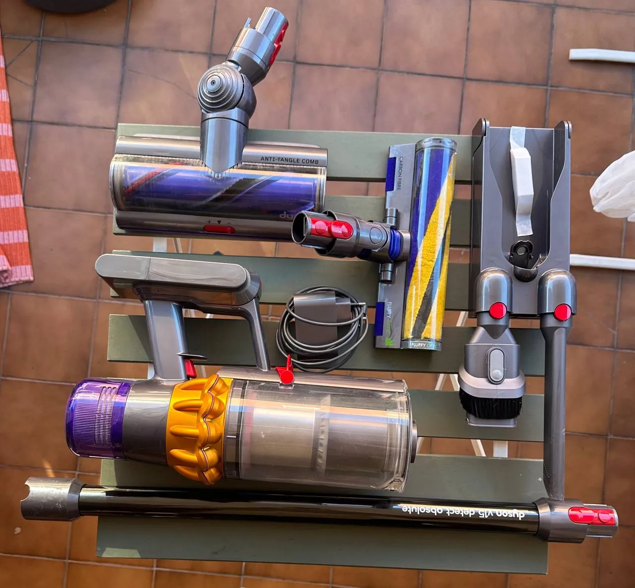Пылесос Dyson V15 Detect Absolute 1