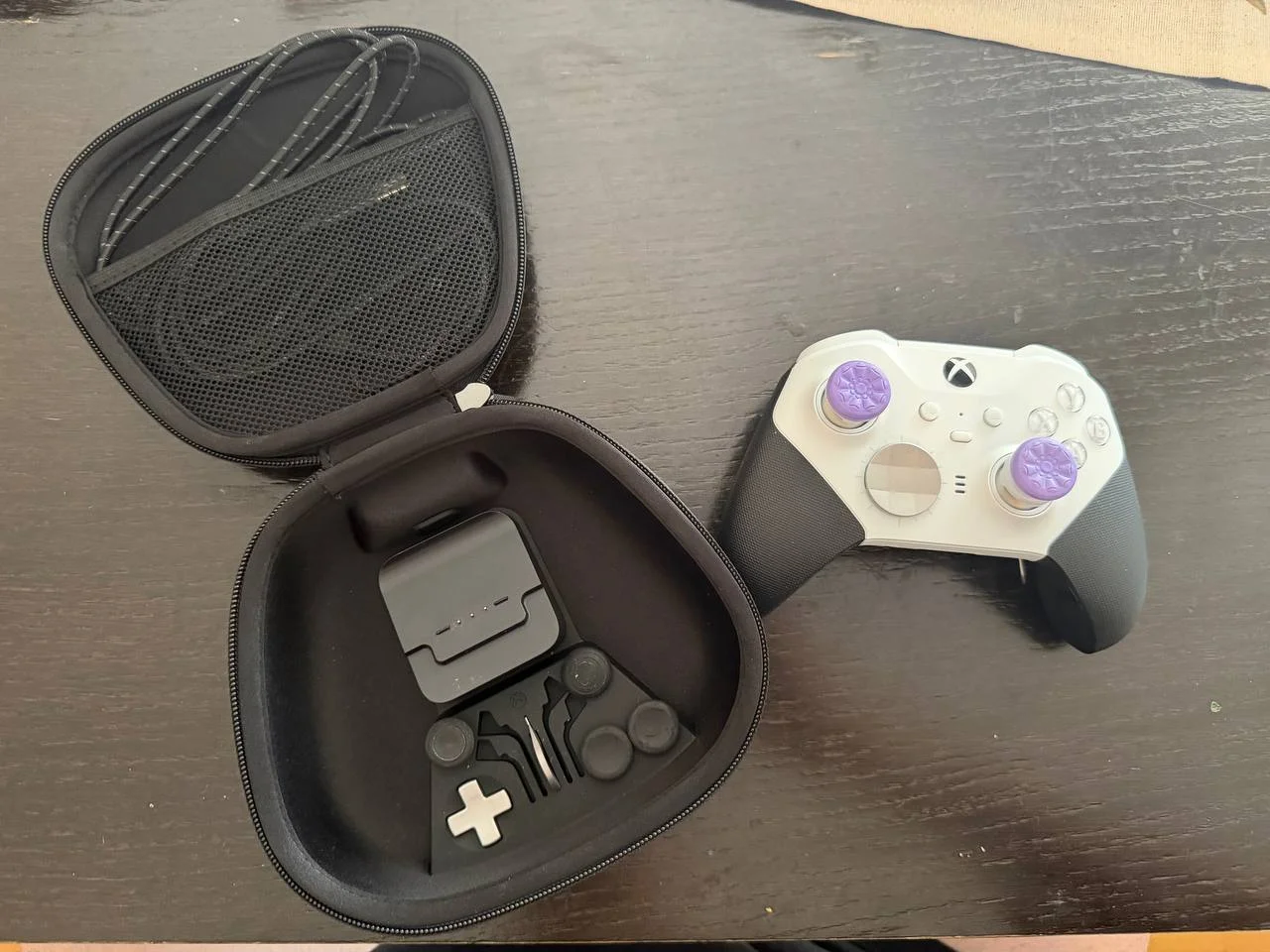 Xbox Elite Controller 2 и Seagate Card 3