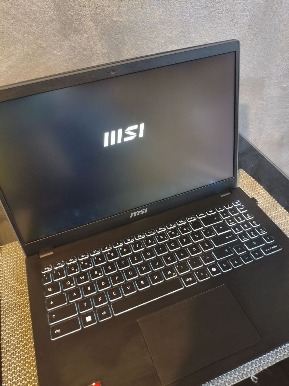 Ноутбук MSI Modern 15 AMD Ryzen 5 2