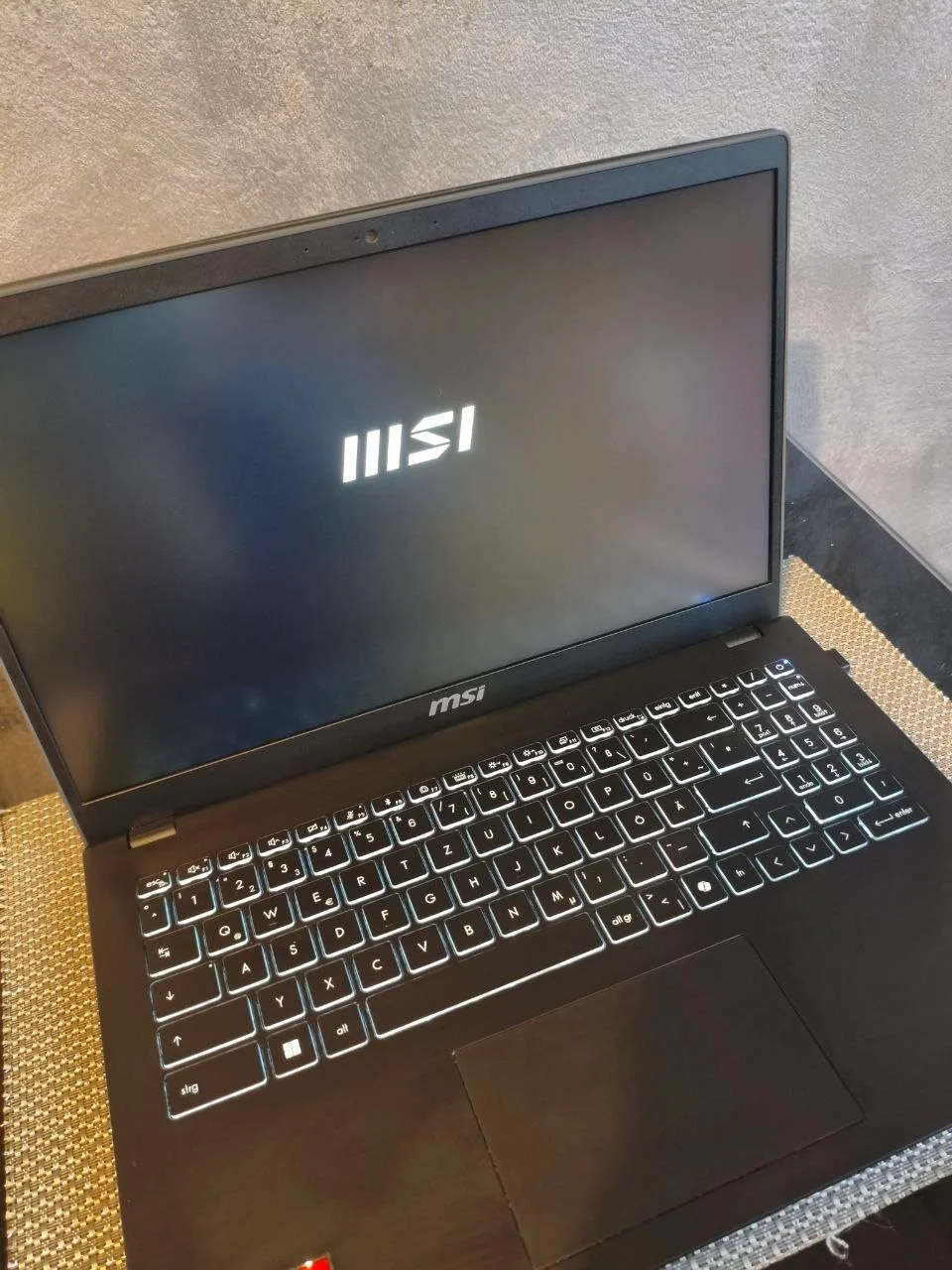 Ноутбук MSI Modern 15 AMD Ryzen 5 2