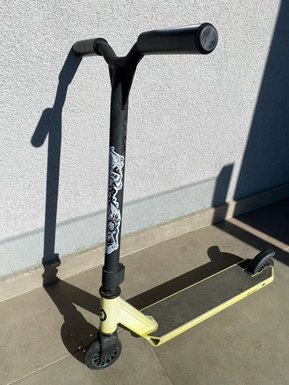 Трюковой самокат Decathlon с новыми грипсами 1