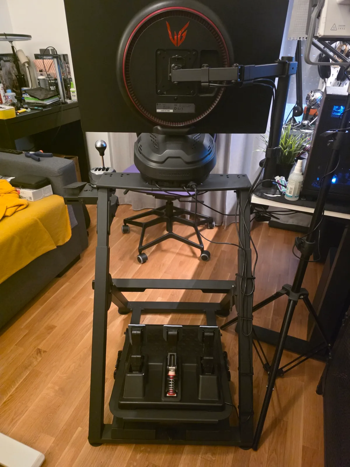 Руль Thrustmaster T300 с педалями и стойкой 5