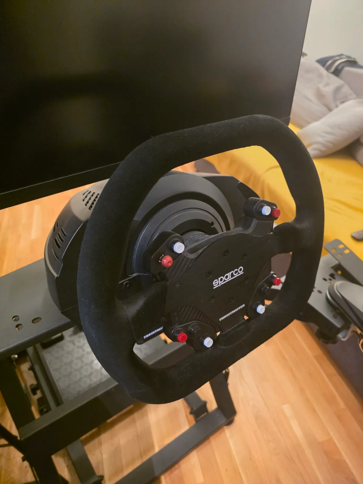 Руль Thrustmaster T300 с педалями и стойкой 4