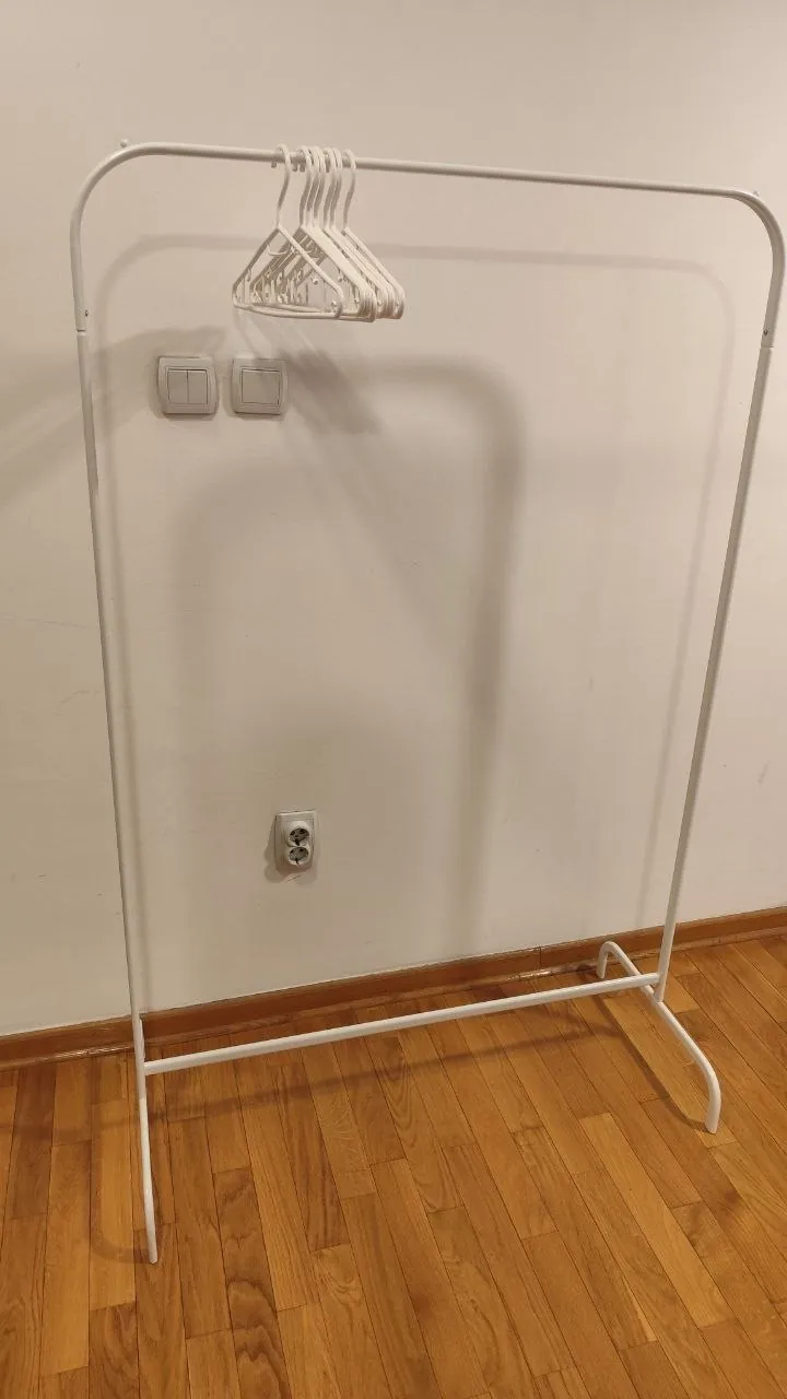 Вешало IKEA и подставка для ПК Белград 1