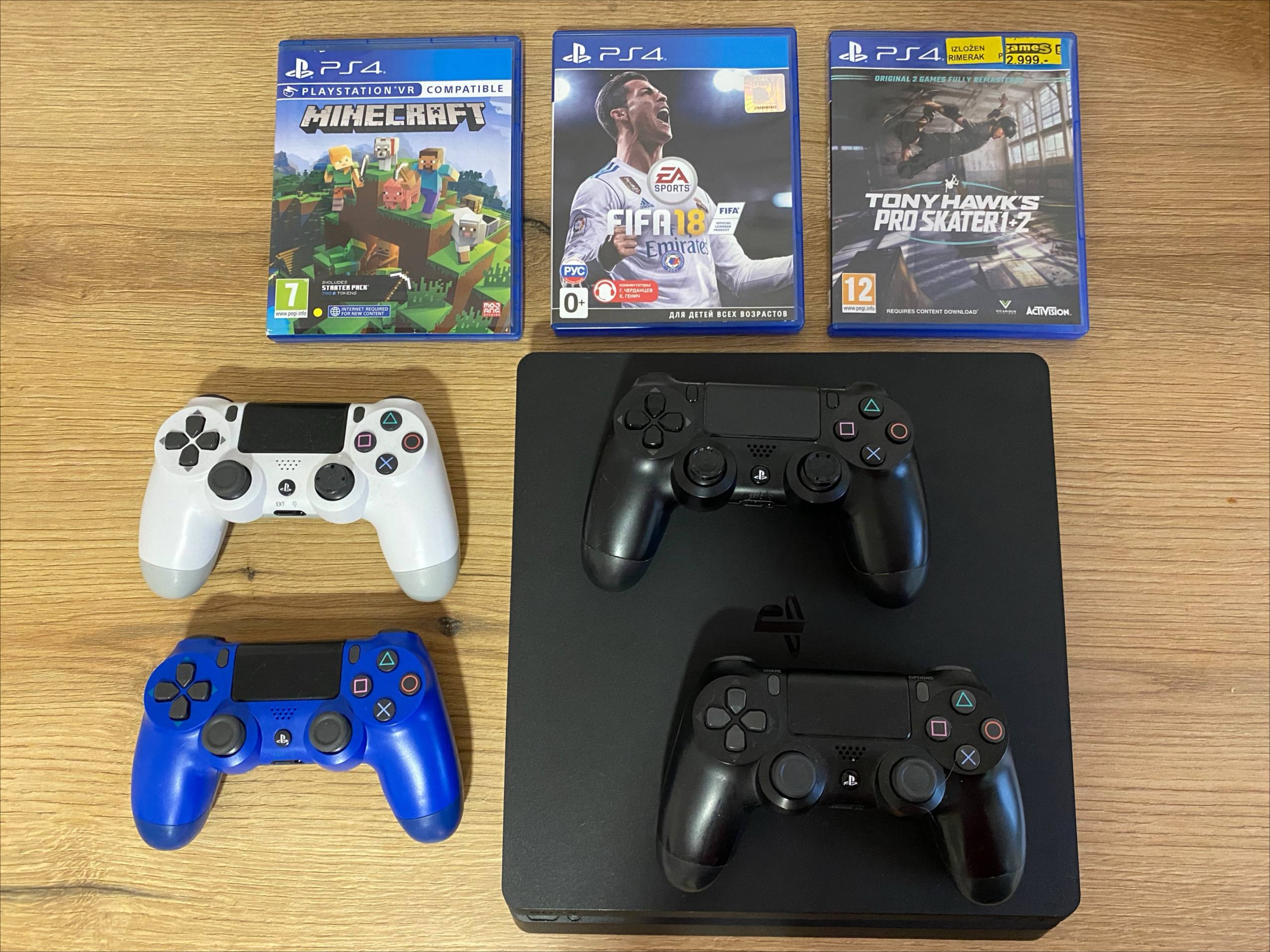 PlayStation 4 с 4 джойстиками 1