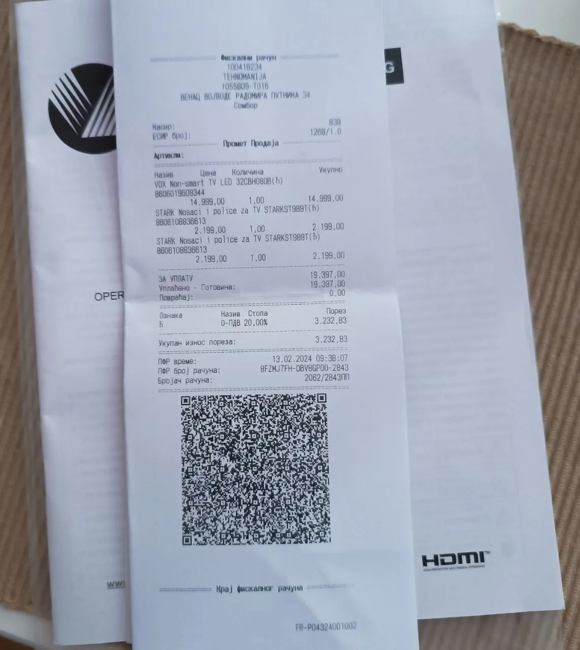 Телевизор VOX 32 дюйма HD с настенным кронштейном 2