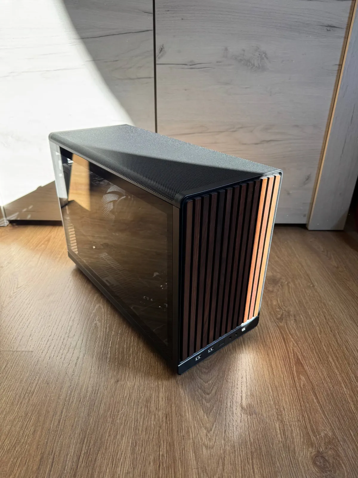Мини-ITX сборка Ryzen 7 7800X3D RX 9070 16 ГБ Белград 1