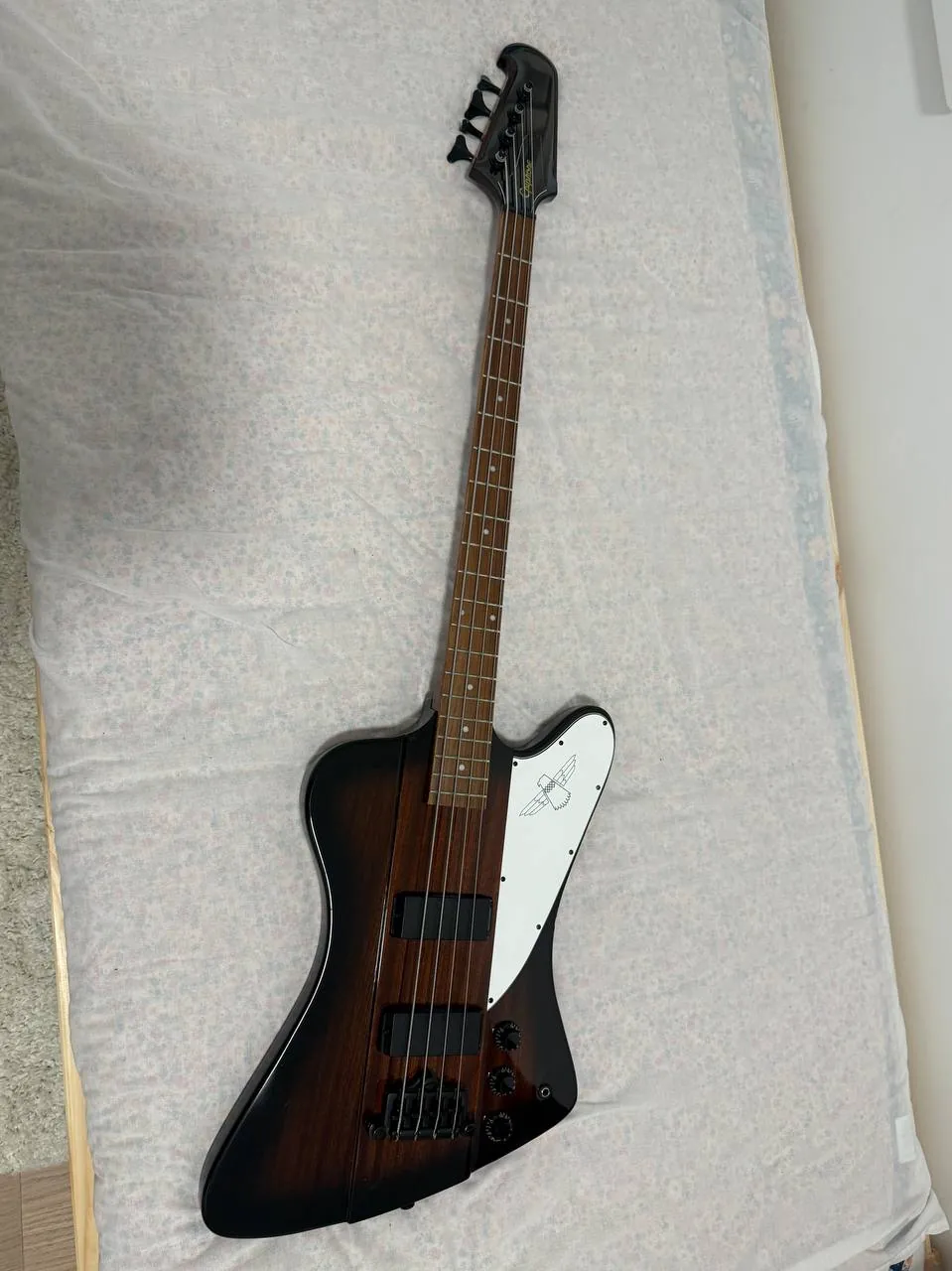 Бас-гитара Epiphone Thunderbird с кейсом 1