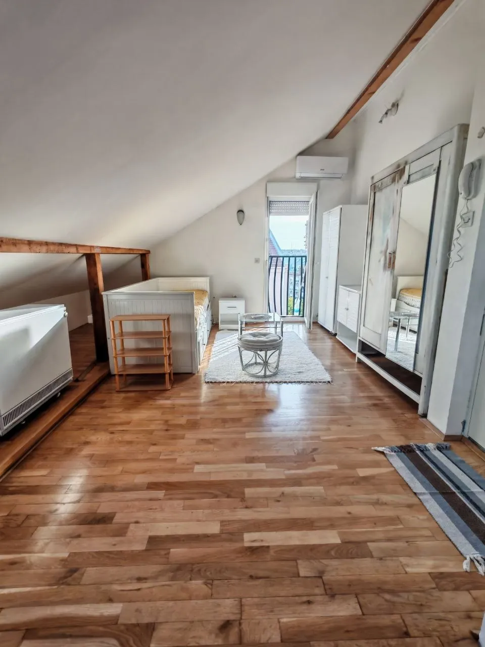 Меблированная студия 26 м² на Врачаре с парковкой 4