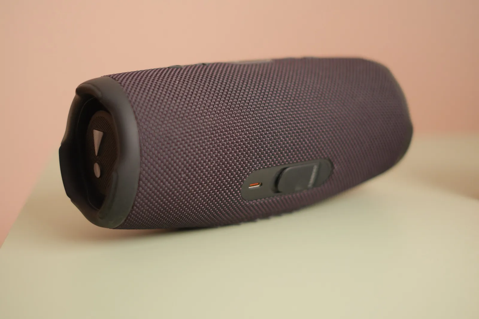 Две Bluetooth колонки JBL Charge 5 и GBL Go 2 4