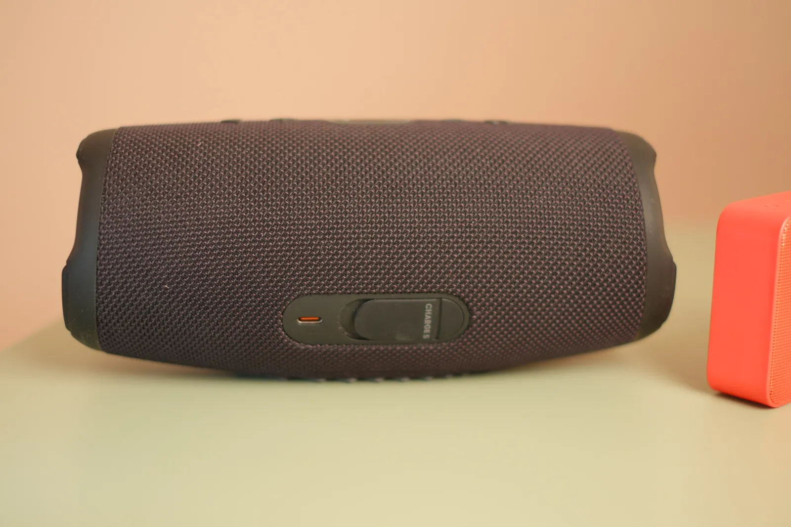 Две Bluetooth колонки JBL Charge 5 и GBL Go 2 3