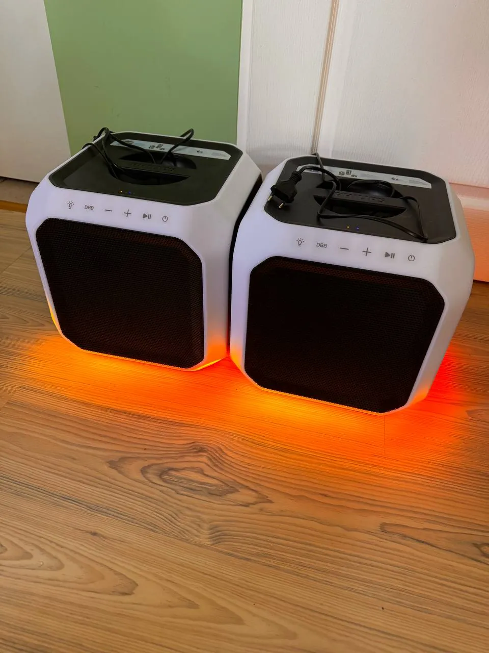 Колонка Philips TAX7207 Bluetooth с подсветкой 360° 1