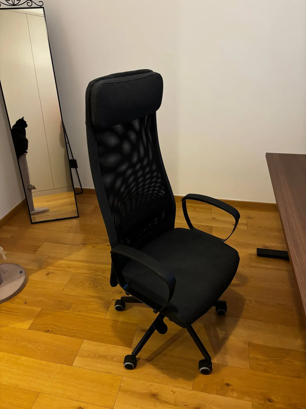 Компьютерный стол и кресло IKEA Markus Белград 3