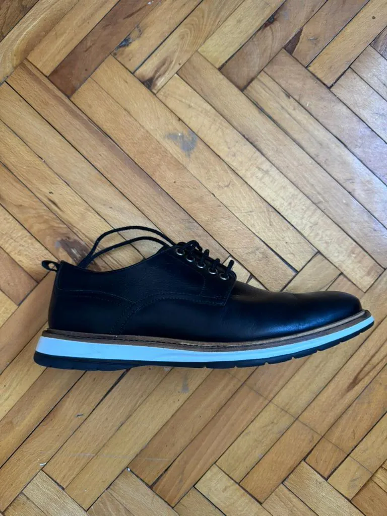 Кожаные полуботинки Clarks и кроссовки Skechers 2