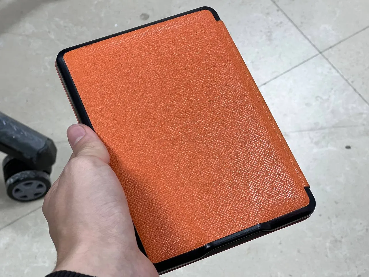 Kindle Paperwhite 3 с оригинальным магнитным чехлом Нови-Сад 2