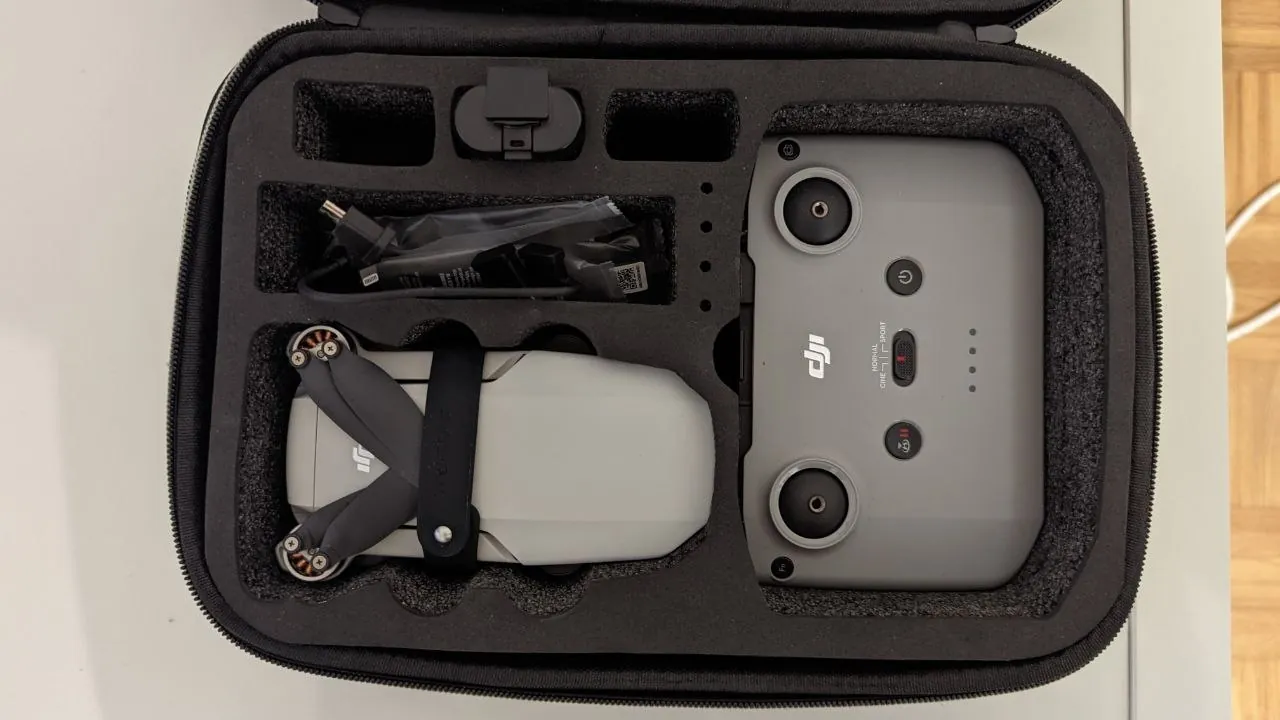 Дрон DJI Mini 2 с кейсом и аксессуарами, Белград 5