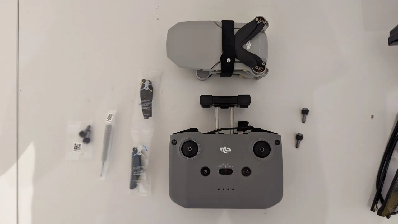 Дрон DJI Mini 2 с кейсом и аксессуарами, Белград 4