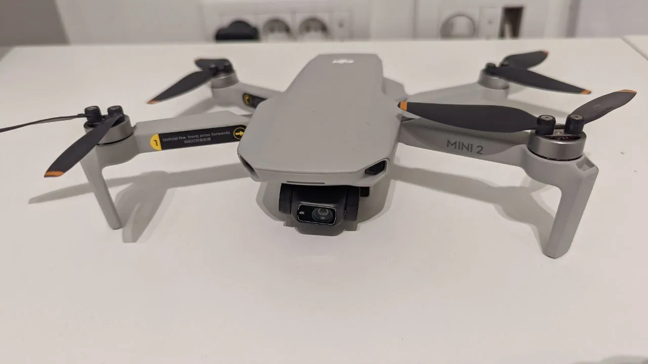 Дрон DJI Mini 2 с кейсом и аксессуарами, Белград 1