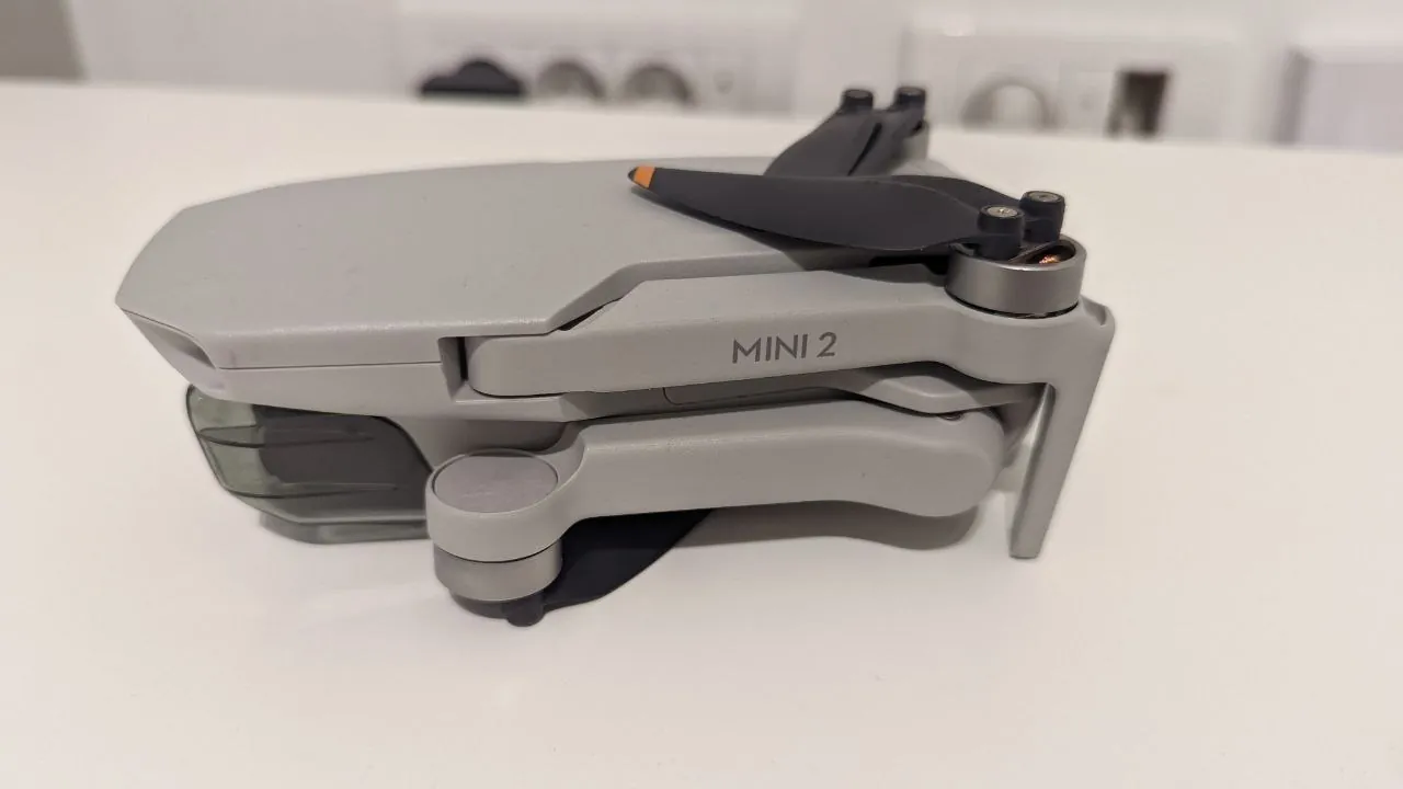 Дрон DJI Mini 2 с кейсом и аксессуарами, Белград 3