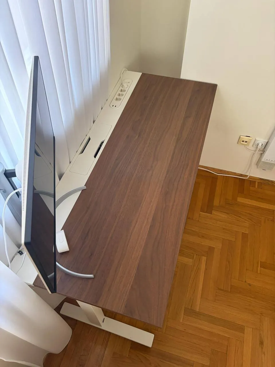Рабочий стол IKEA MITTZON с удлинителем Белград 1