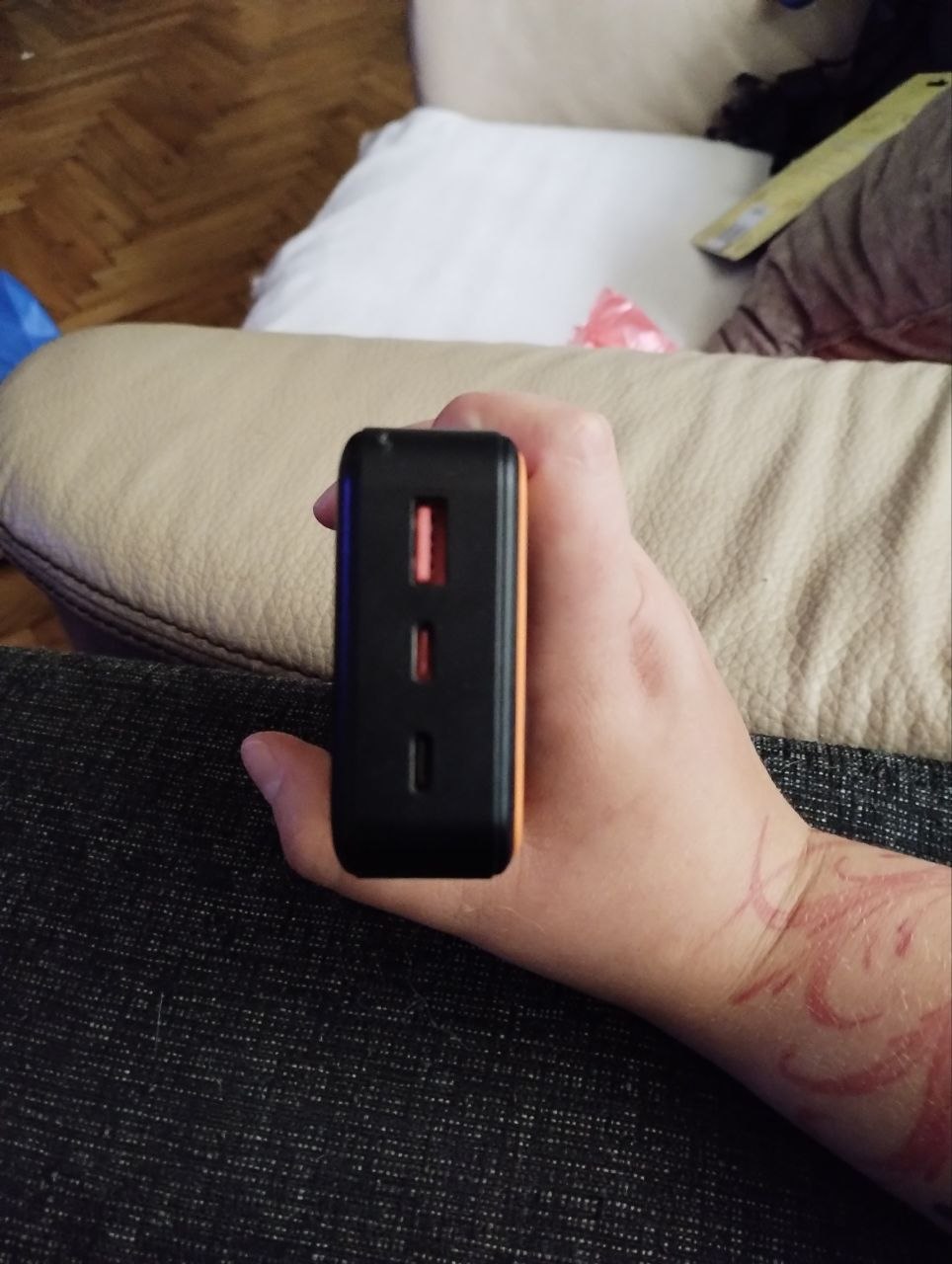 Кабель Apple Watch и два повербанка 3