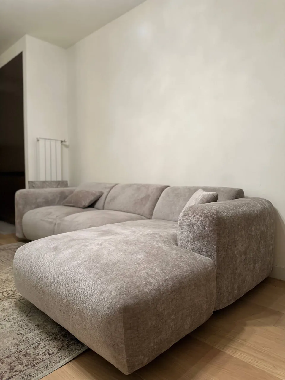 Новый угловой диван Emmerzeta Белград Waterfront 5