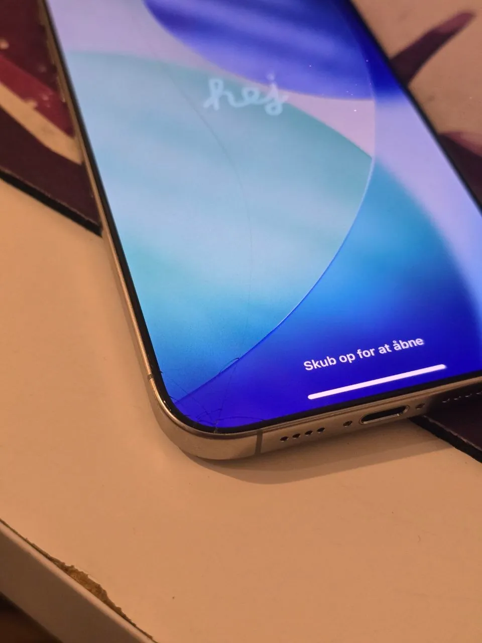 IPhone 16 Pro Max 256 ГБ разбитый экран 2