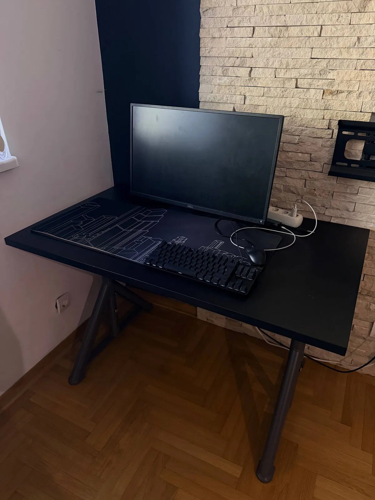 Рабочий стол IKEA IDÅSEN 2