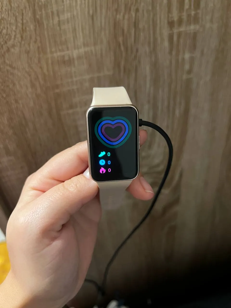 Смарт-часы Samsung Galaxy Fit3 в хорошем состоянии 1