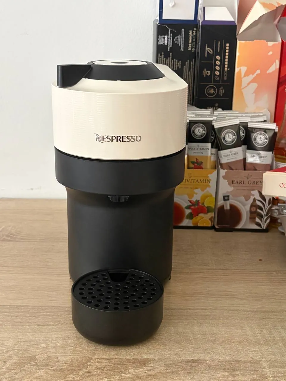 Кофемашина Nespresso Vertuo Pop с запасом капсул 1