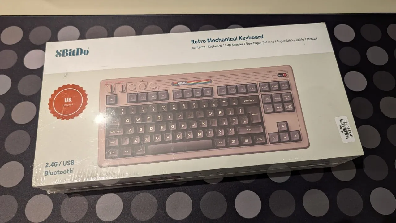Клавиатура 8BitDo Retro 87 C64 Edition 1