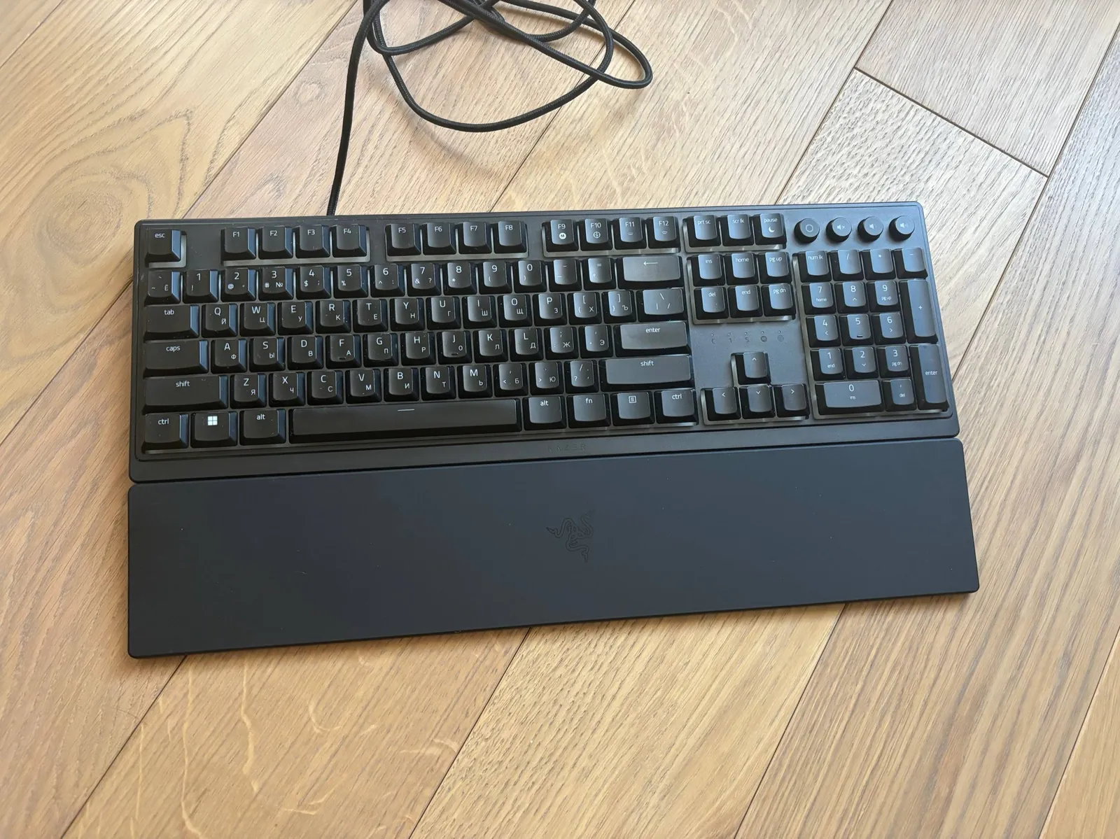 Игровая клавиатура Razer Ornata V3 с RGB-подсветкой 2