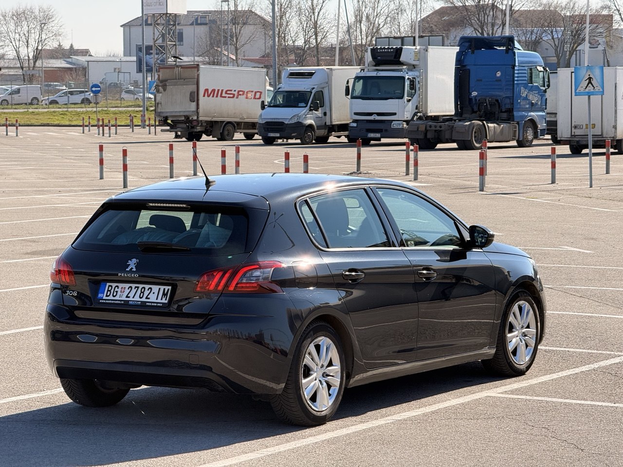 Peugeot 308 2018 1.2 Turbo автомат 1
