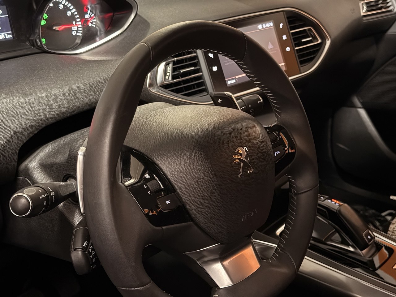 Peugeot 308 2018 1.2 Turbo автомат 6