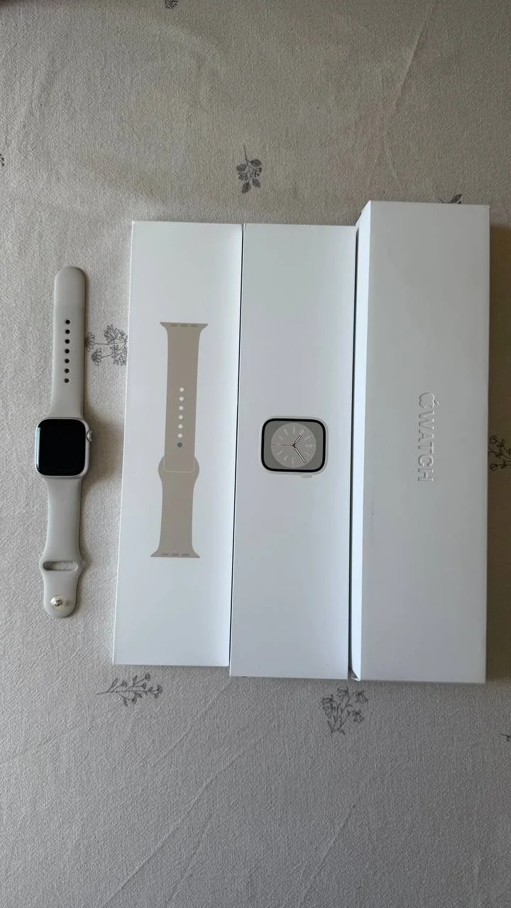 Apple Watch Series 8 41 mm Starlight 1
