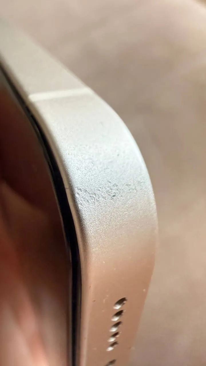 IPhone 13 256 ГБ с трещиной на стекле 3