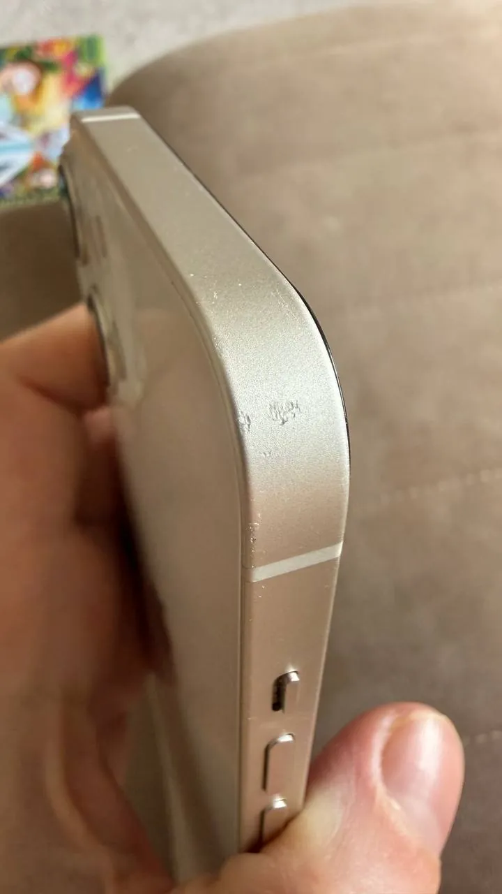 IPhone 13 256 ГБ с трещиной на стекле 4