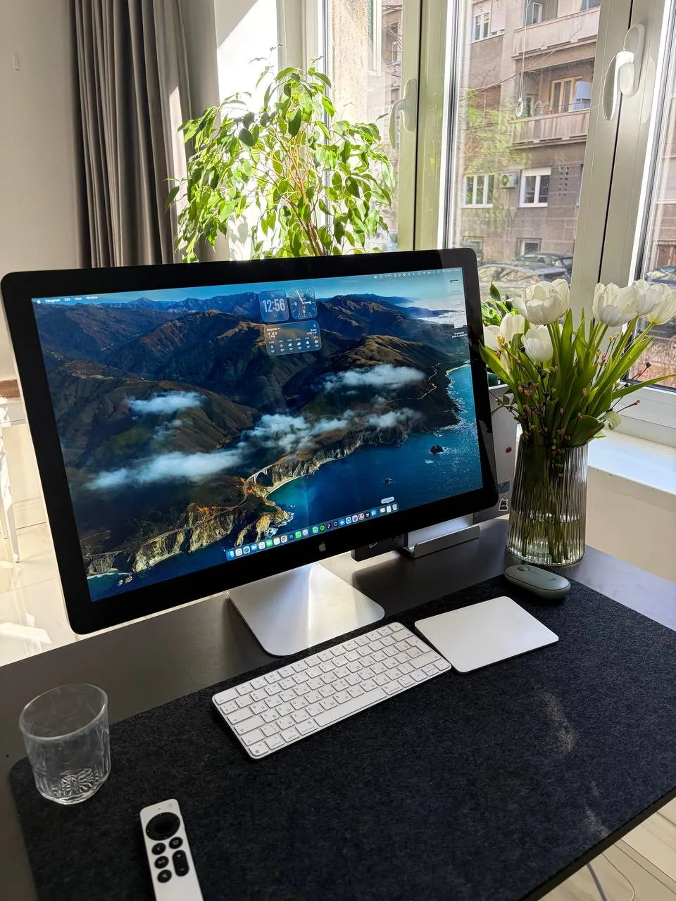 Монитор Apple Thunderbolt Display с переходником 1