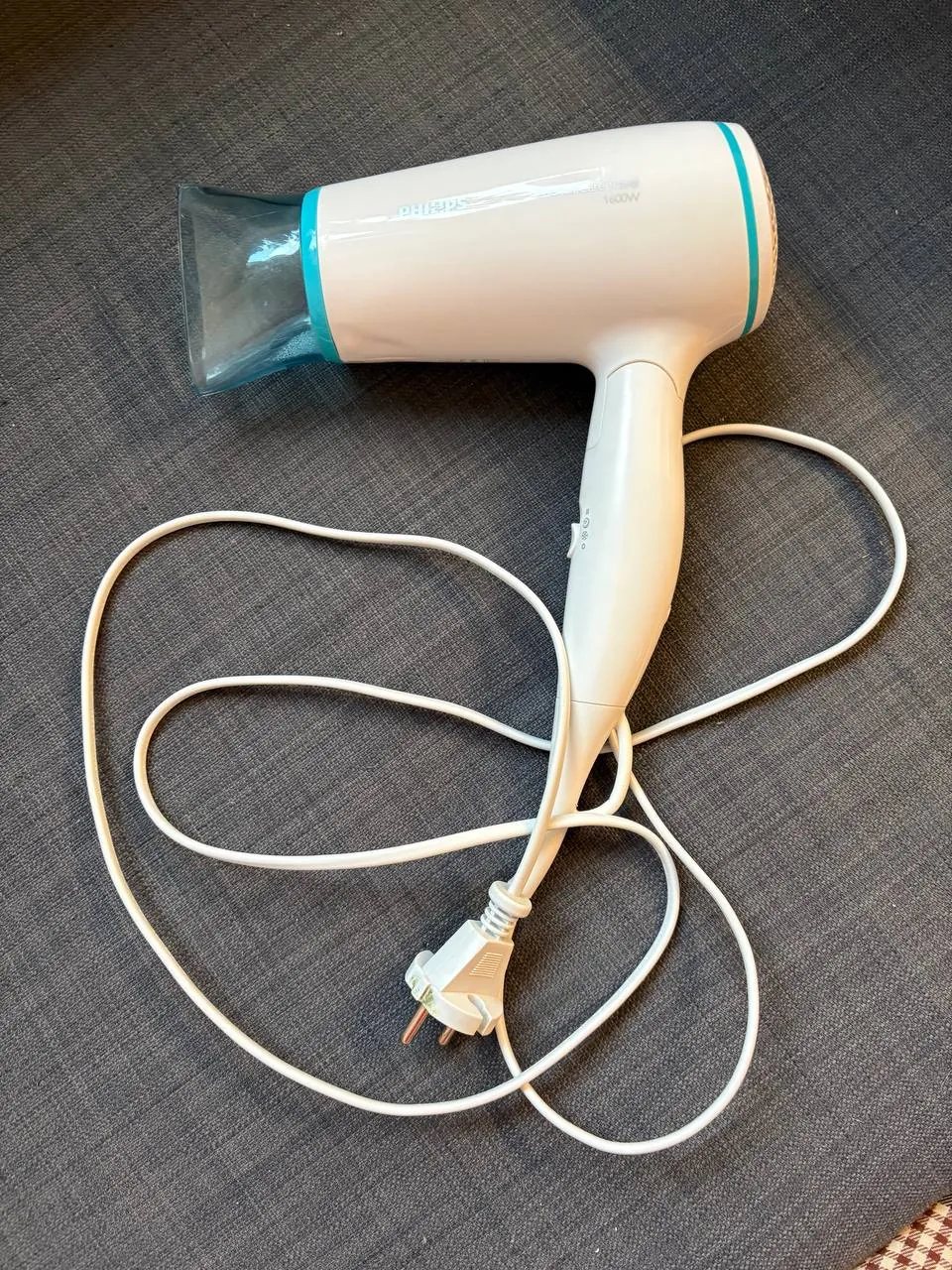 Складной дорожный фен Philips Essential Care 1