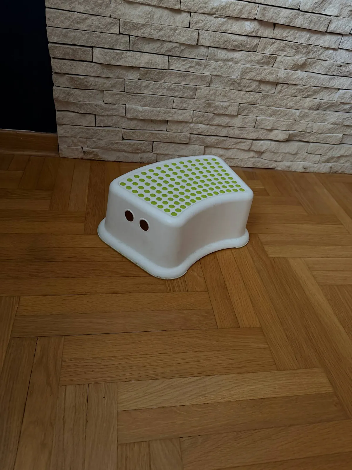 Табуреты и стеллаж IKEA Новый Белград 3