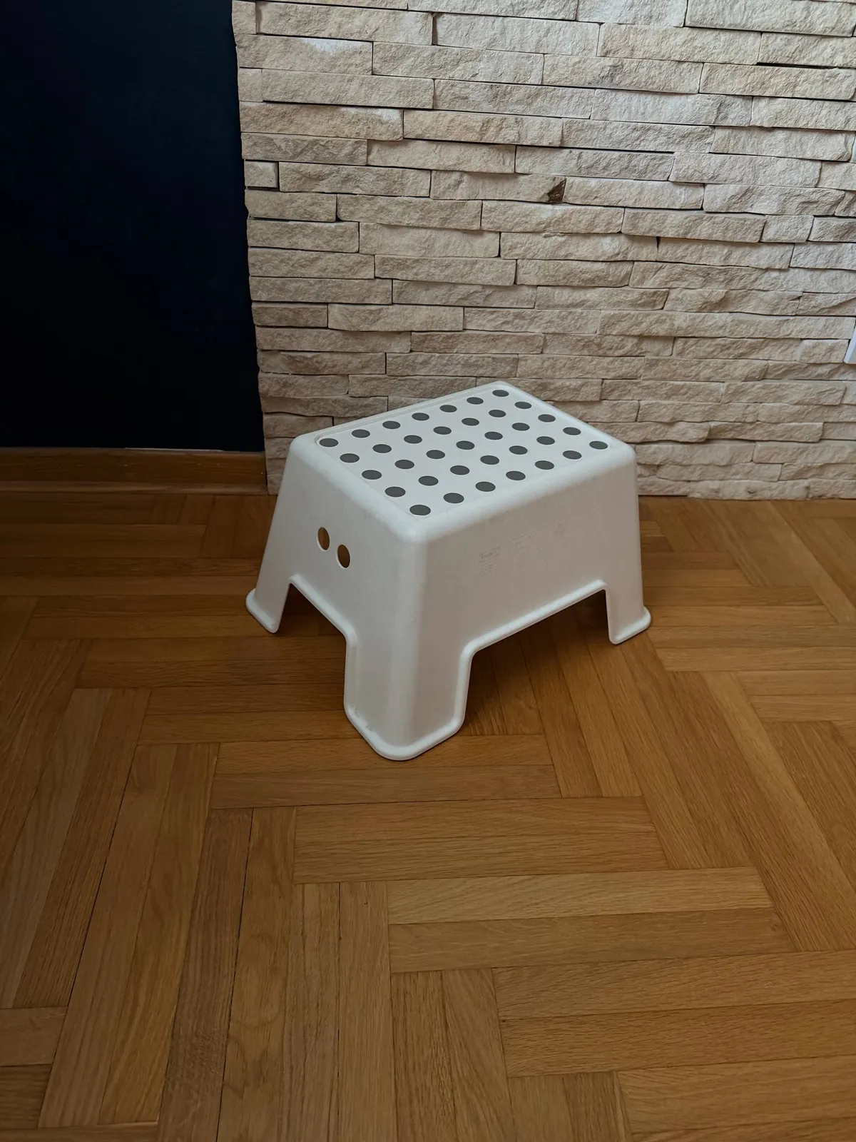 Табуреты и стеллаж IKEA Новый Белград 1