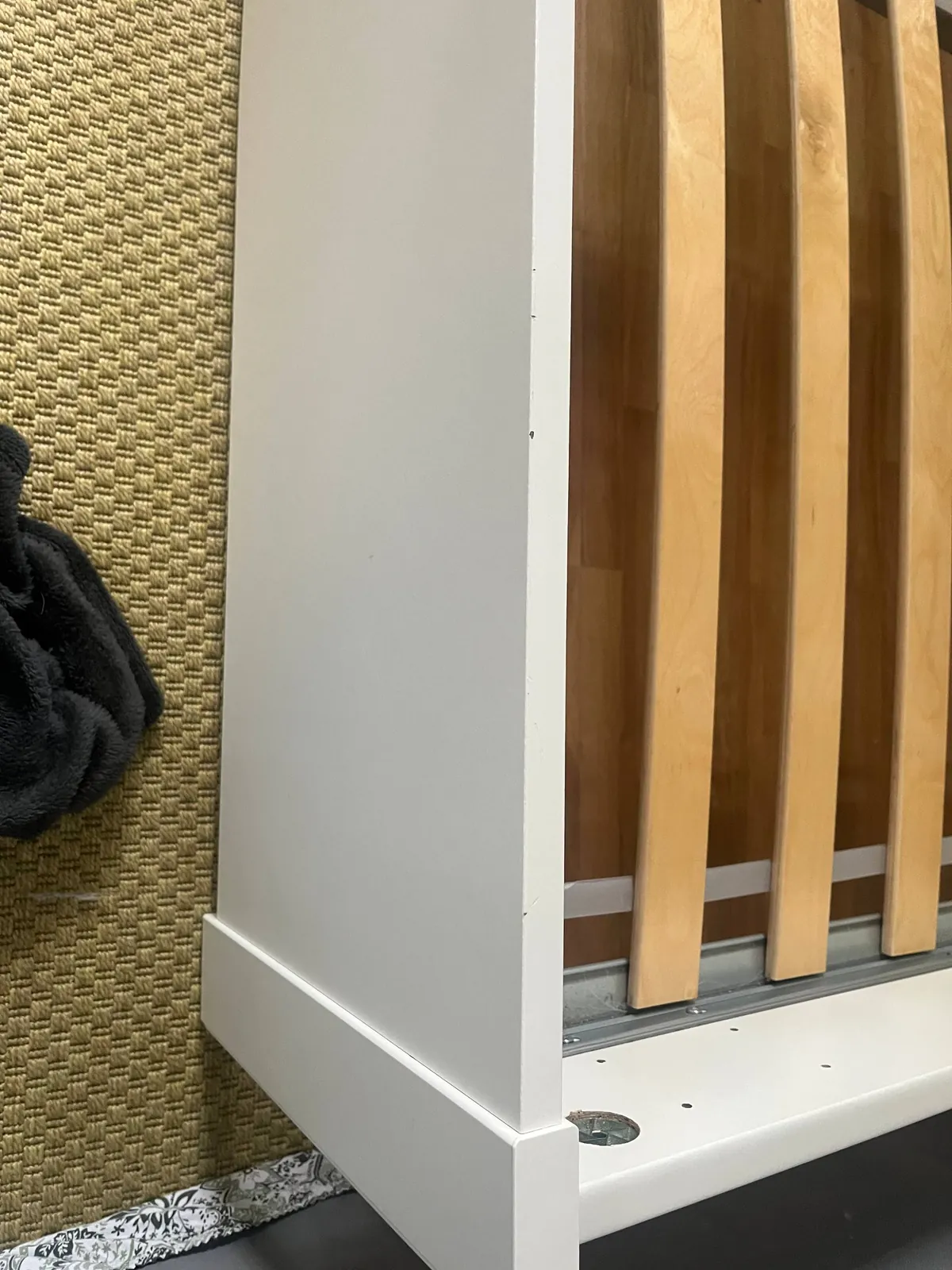 Кровать, стол и зеркало IKEA Мириево 2