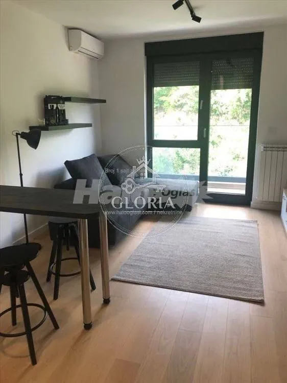 Студия 28 м² в Нови Белграде Блок 65 4